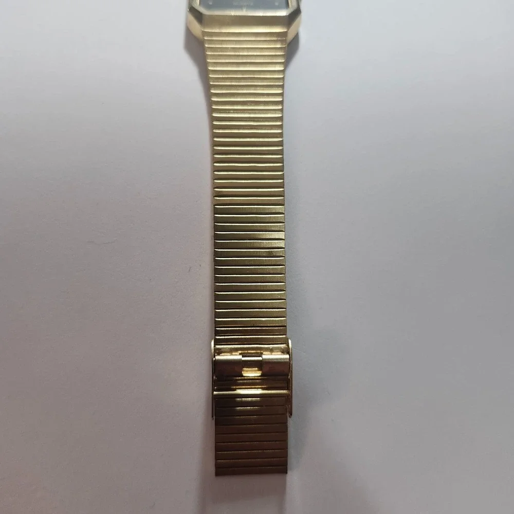 Luxury Quartz Gold Tone Watch - NEEDS GLASS FACE & BATTERY